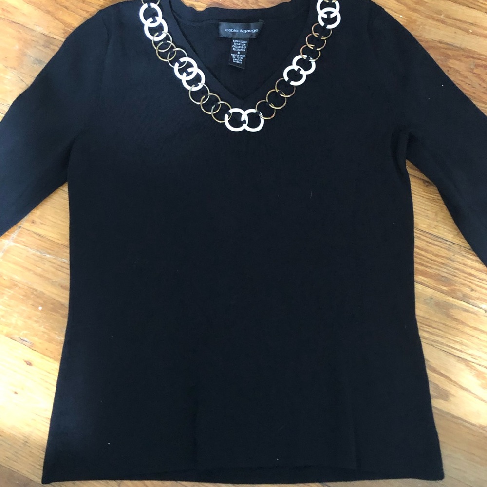 Beautiful back sweater with gold/white neckline